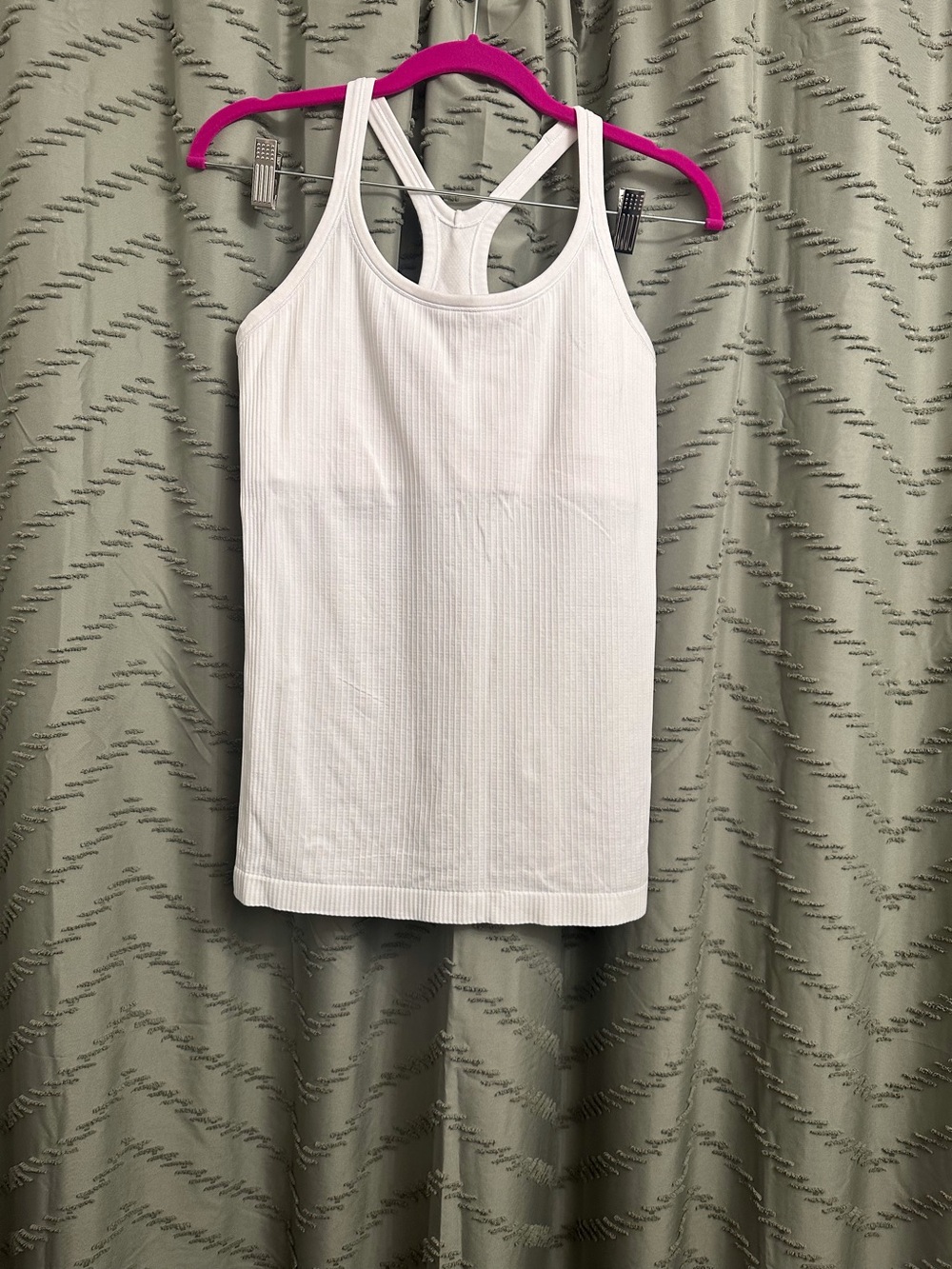 Lululemon Workout tank top shirt size 8 white
pads not included
